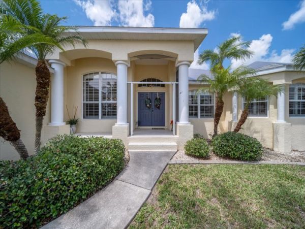 Luxurious Lakeside 5 Bedroom Home in Rotonda - Perfect Florida Getaway