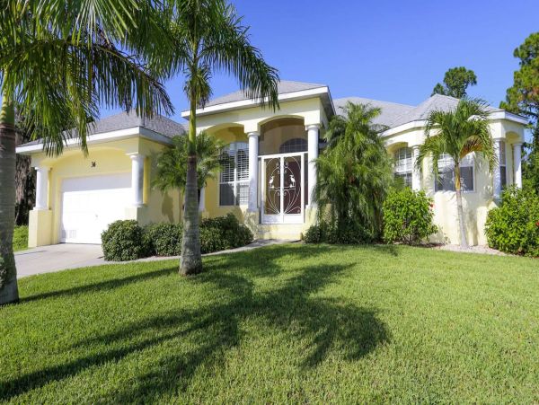 Luxurious Lakeside 5 Bedroom Home in Rotonda - Perfect Florida Getaway