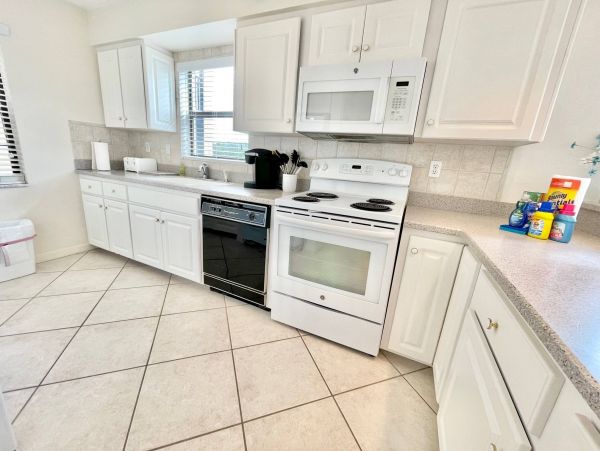 Walk to Beach Marco Island Vacation Condo