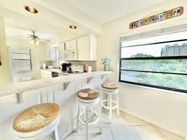 Walk to Beach Marco Island Vacation Condo