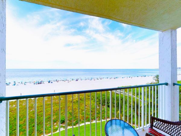 Oceanfront Condo with 1 Bedroom in Marco Island