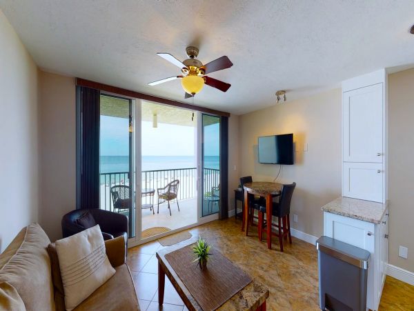 Oceanfront Condo with 1 Bedroom in Marco Island