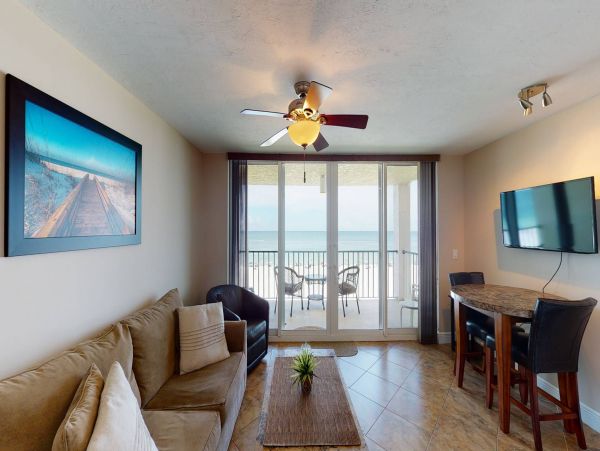 Oceanfront Condo with 1 Bedroom in Marco Island