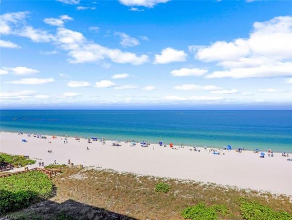 Beachfront Chic Condo in Marco Island Sleeps 4 Guests