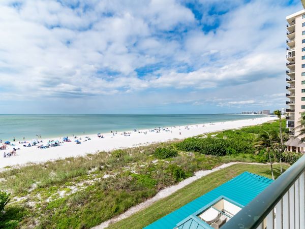 Charming Unit with Great Views in Marco Island