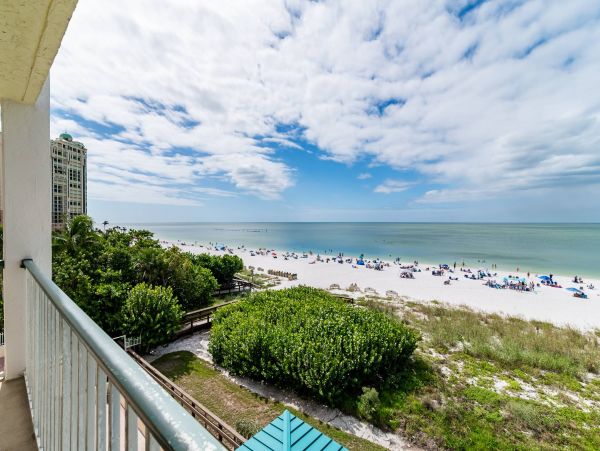Charming Unit with Great Views in Marco Island