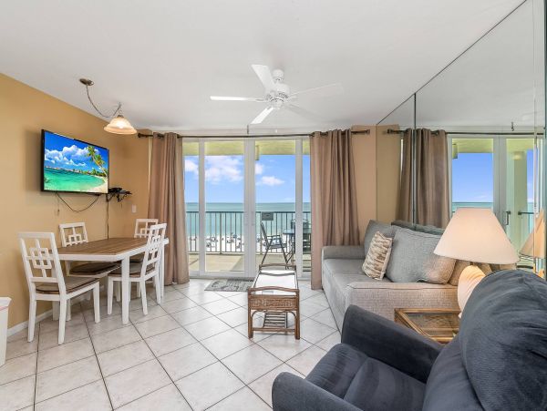 Charming Unit with Great Views in Marco Island