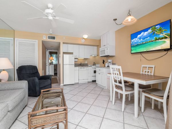 Charming Unit with Great Views in Marco Island