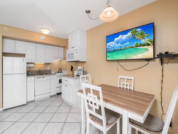 Charming Unit with Great Views in Marco Island