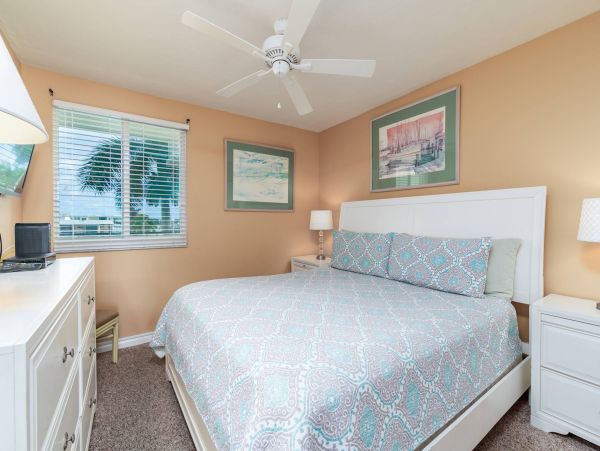 Charming Unit with Great Views in Marco Island