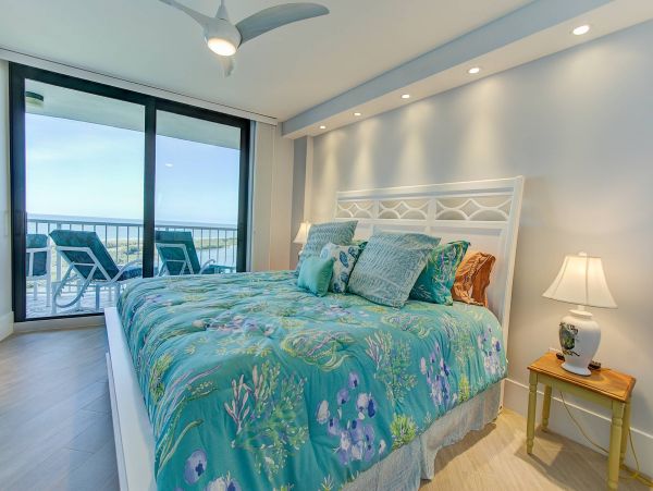 Gorgeous Beachfront 2 Bedroom Condo Sleeps 6