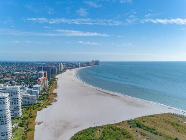 Gorgeous Beachfront 2 Bedroom Condo Sleeps 6