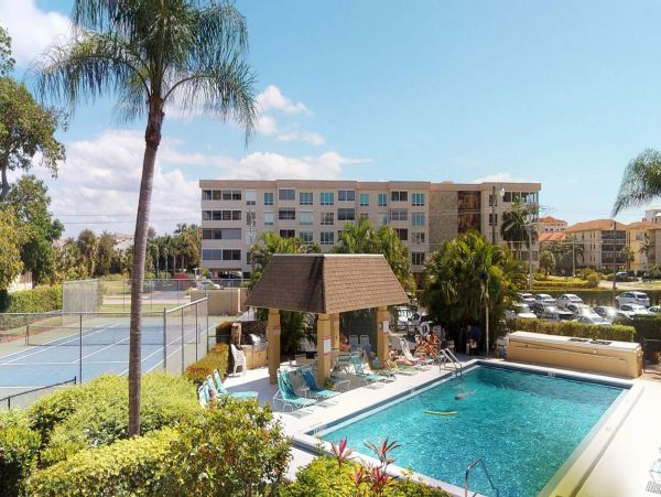 Beautiful 2 Bedroom across the street from the Beach