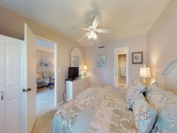 Beautiful 2 Bedroom across the street from the Beach