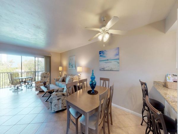 Beautiful 2 Bedroom across the street from the Beach