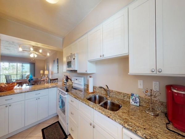 Beautiful 2 Bedroom across the street from the Beach