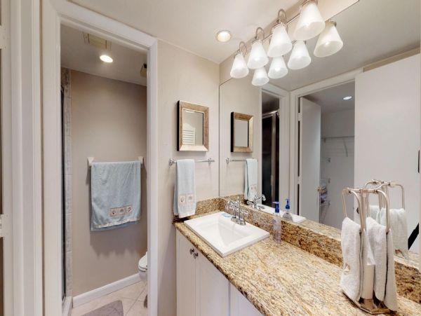 Beautiful 2 Bedroom across the street from the Beach