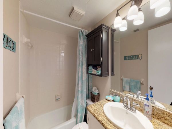 Beautiful 2 Bedroom across the street from the Beach