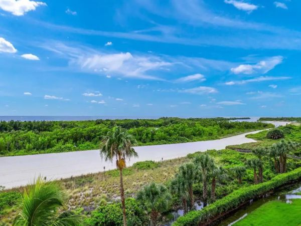 Two Bedroom Vacation Beach Condo in Marco Island Gulf Views