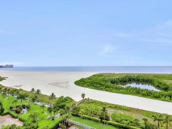 Two Bedroom Vacation Beach Condo in Marco Island Gulf Views