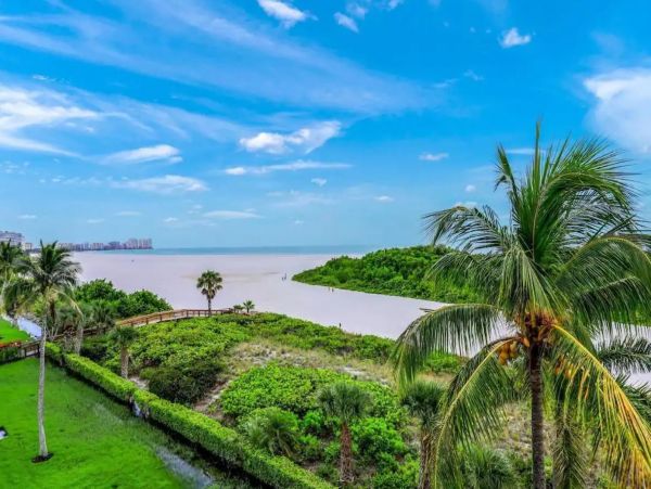 Two Bedroom Vacation Beach Condo in Marco Island Gulf Views