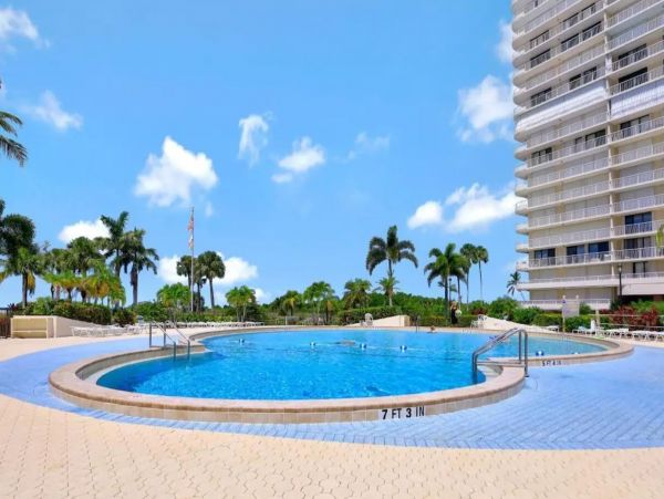 Two Bedroom Vacation Beach Condo in Marco Island Gulf Views
