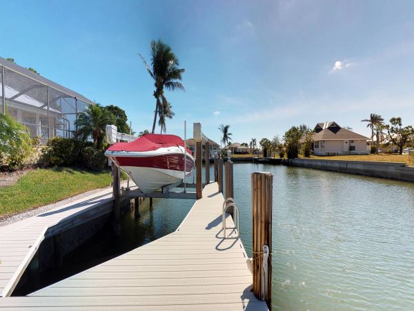 Three Bedroom Marco Island Private Pool Home Canal View
