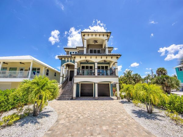 Stunning Vacation Home in Fort Myers 14 Guests STEPS TO SAND