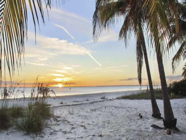 Stunning Vacation Home in Fort Myers 14 Guests STEPS TO SAND