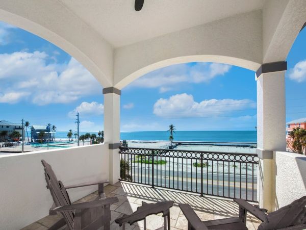 Stunning Vacation Home in Fort Myers 14 Guests STEPS TO SAND