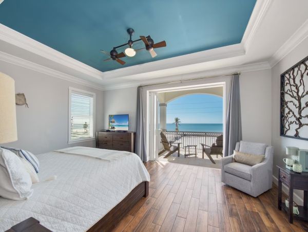 Stunning Vacation Home in Fort Myers 14 Guests STEPS TO SAND