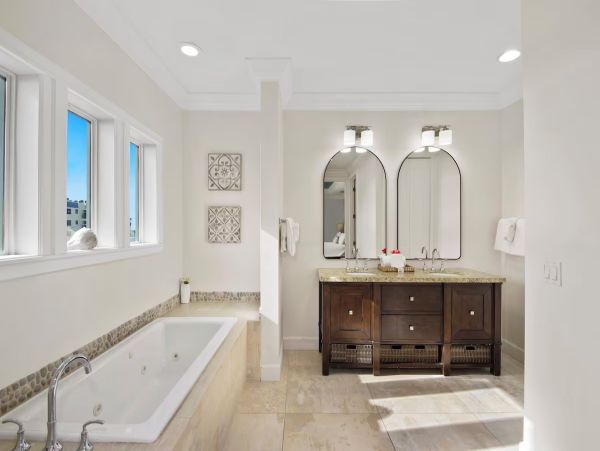 Stunning Vacation Home in Fort Myers 14 Guests STEPS TO SAND