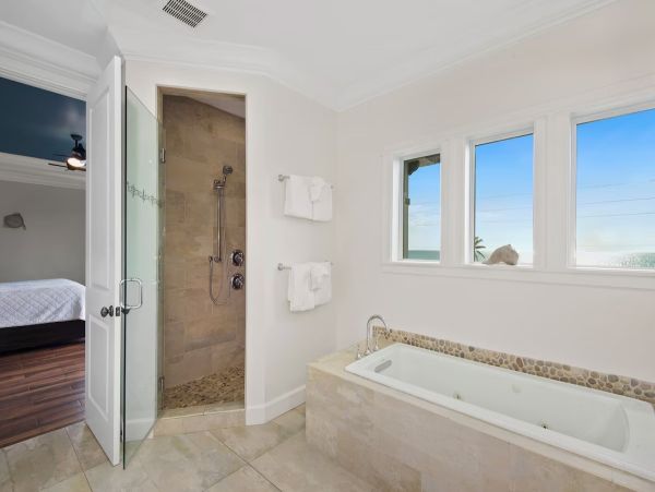 Stunning Vacation Home in Fort Myers 14 Guests STEPS TO SAND