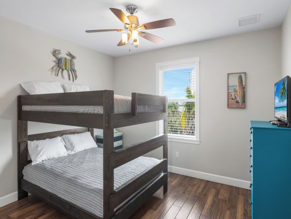 Stunning Vacation Home in Fort Myers 14 Guests STEPS TO SAND