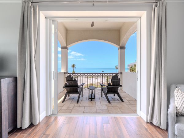 Stunning Vacation Home in Fort Myers 14 Guests STEPS TO SAND