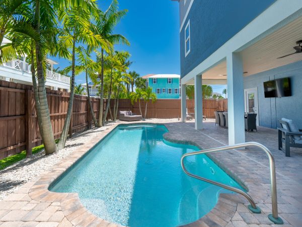Stunning Vacation Home in Fort Myers 14 Guests STEPS TO SAND