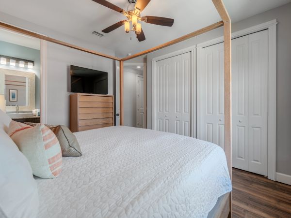 Stunning Vacation Home in Fort Myers 14 Guests STEPS TO SAND