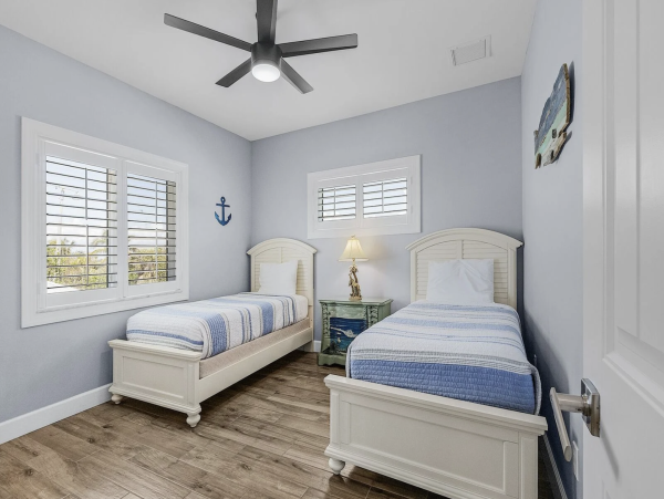 The Beach Across the Street  Fabulous Vacation Home Fort Myers Steps to Sandy Beach