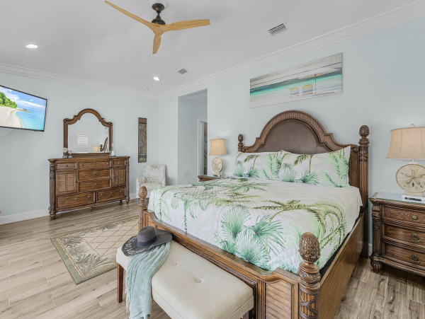 The Beach Across the Street  Fabulous Vacation Home Fort Myers Steps to Sandy Beach