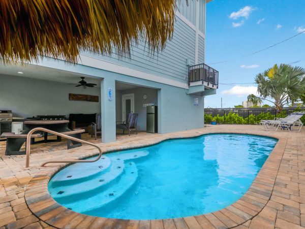 The Beach Across the Street  Fabulous Vacation Home Fort Myers Steps to Sandy Beach
