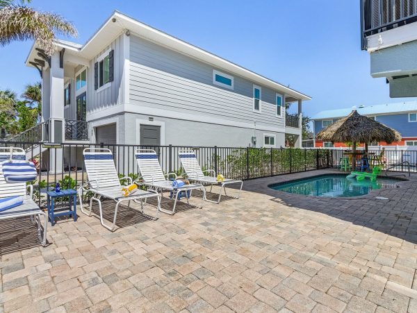 The Beach Across the Street  Fabulous Vacation Home Fort Myers Steps to Sandy Beach