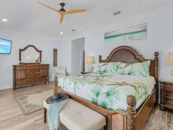 The Beach Across the Street  Fabulous Vacation Home Fort Myers Steps to Sandy Beach