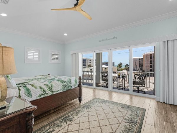 The Beach Across the Street  Fabulous Vacation Home Fort Myers Steps to Sandy Beach
