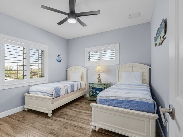 The Beach Across the Street  Fabulous Vacation Home Fort Myers Steps to Sandy Beach