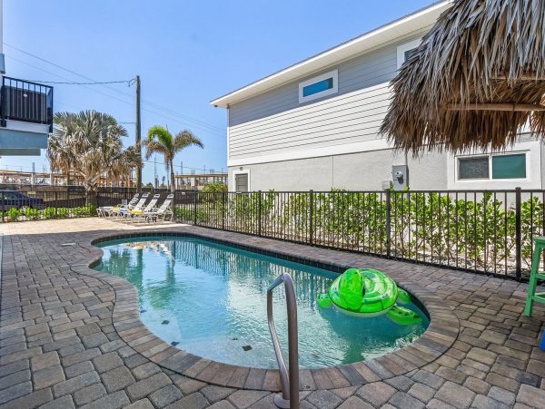 The Beach Across the Street  Fabulous Vacation Home Fort Myers Steps to Sandy Beach