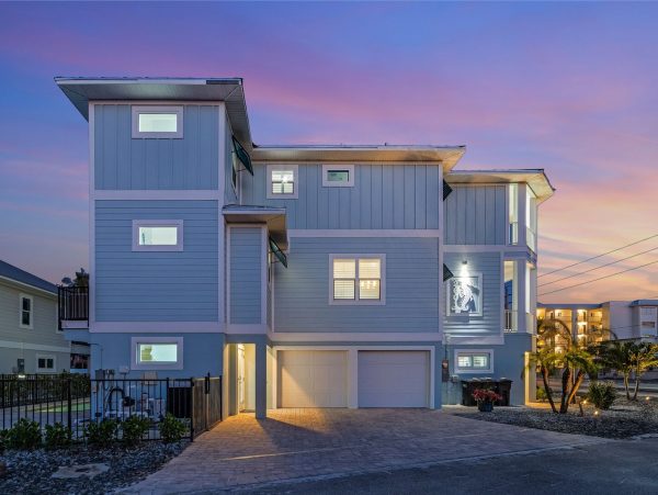 The Beach Across the Street  Fabulous Vacation Home Fort Myers Steps to Sandy Beach