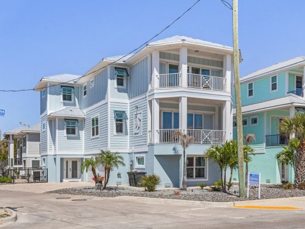 The Beach Across the Street  Fabulous Vacation Home Fort Myers Steps to Sandy Beach