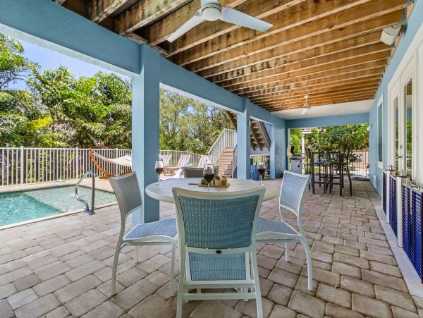Luxurious Coastal Retreat in Florida - Perfect Family Getaway