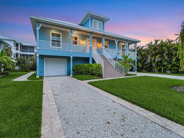 Luxurious Coastal Retreat in Florida - Perfect Family Getaway