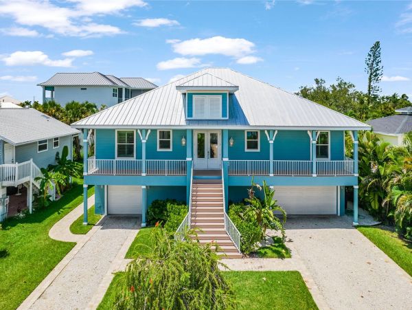 Luxurious Coastal Retreat in Florida - Perfect Family Getaway